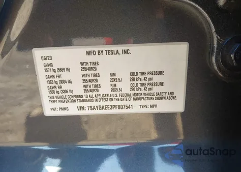 2023 Tesla Model Y Awd/Long Range Dual Motor All-Wheel Drive z USA, uszkodzony, nr VIN 7SAYGAEE3PF807541